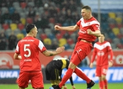 开云体育下载-包含里昂球员防守坚定，难以被对手突破的词条