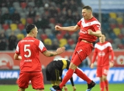 开云体育下载-包含里昂球员防守坚定，难以被对手突破的词条