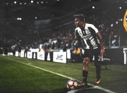 开云官方app入口-绿茵场上的双面叙事，维尼修斯状态火热，伊拉克血拼塞内加尔