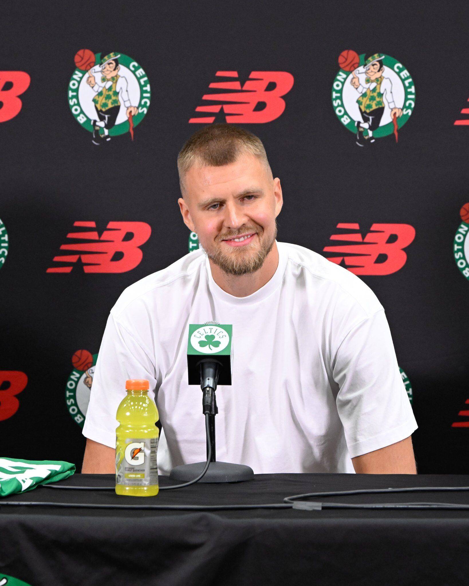 包含墨西哥男篮力克篮网，波尔津吉斯高光表现的词条