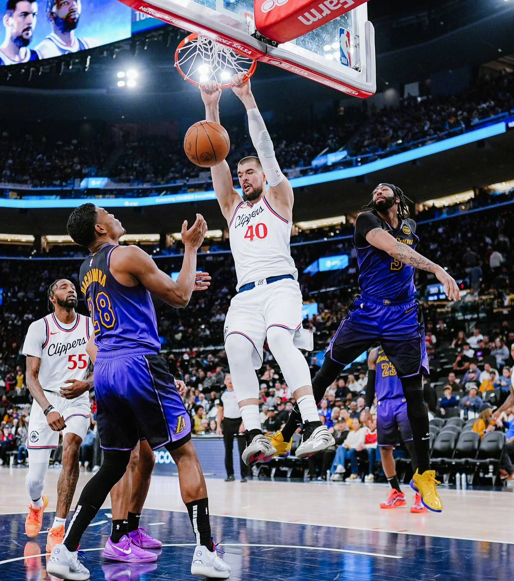 快船完胜鹈鹕，塔图姆三分雨点燃全场