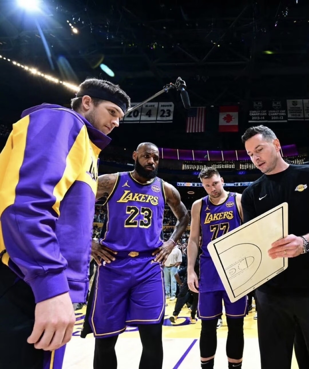 包含湖人险胜西班牙男篮,锡安一己之力扛起全队的词条 包含湖人险胜西班牙男篮,锡安一己之力扛起全队的词条