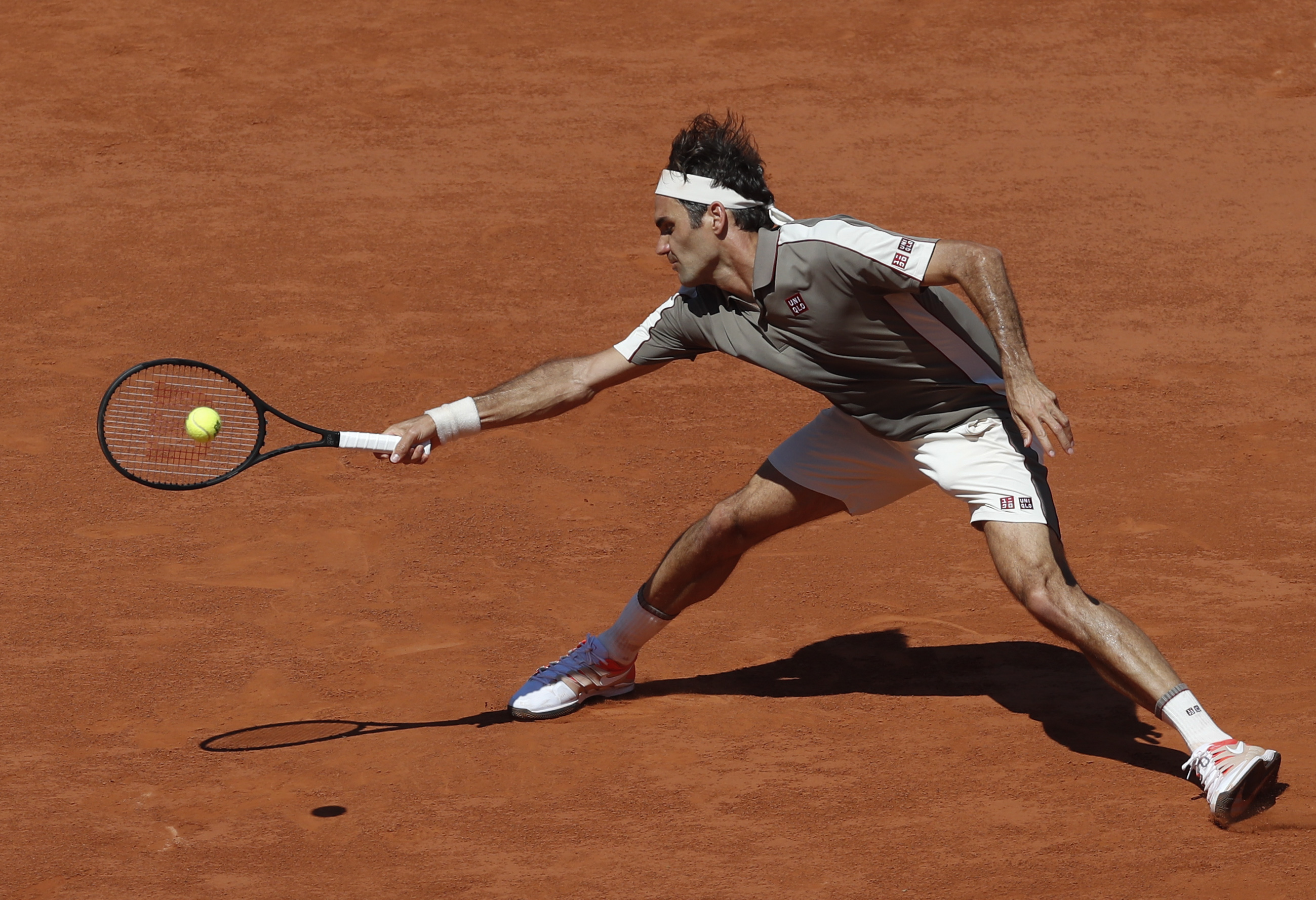 包含世界网球队绝杀英国网球队，费德勒关键制胜的词条