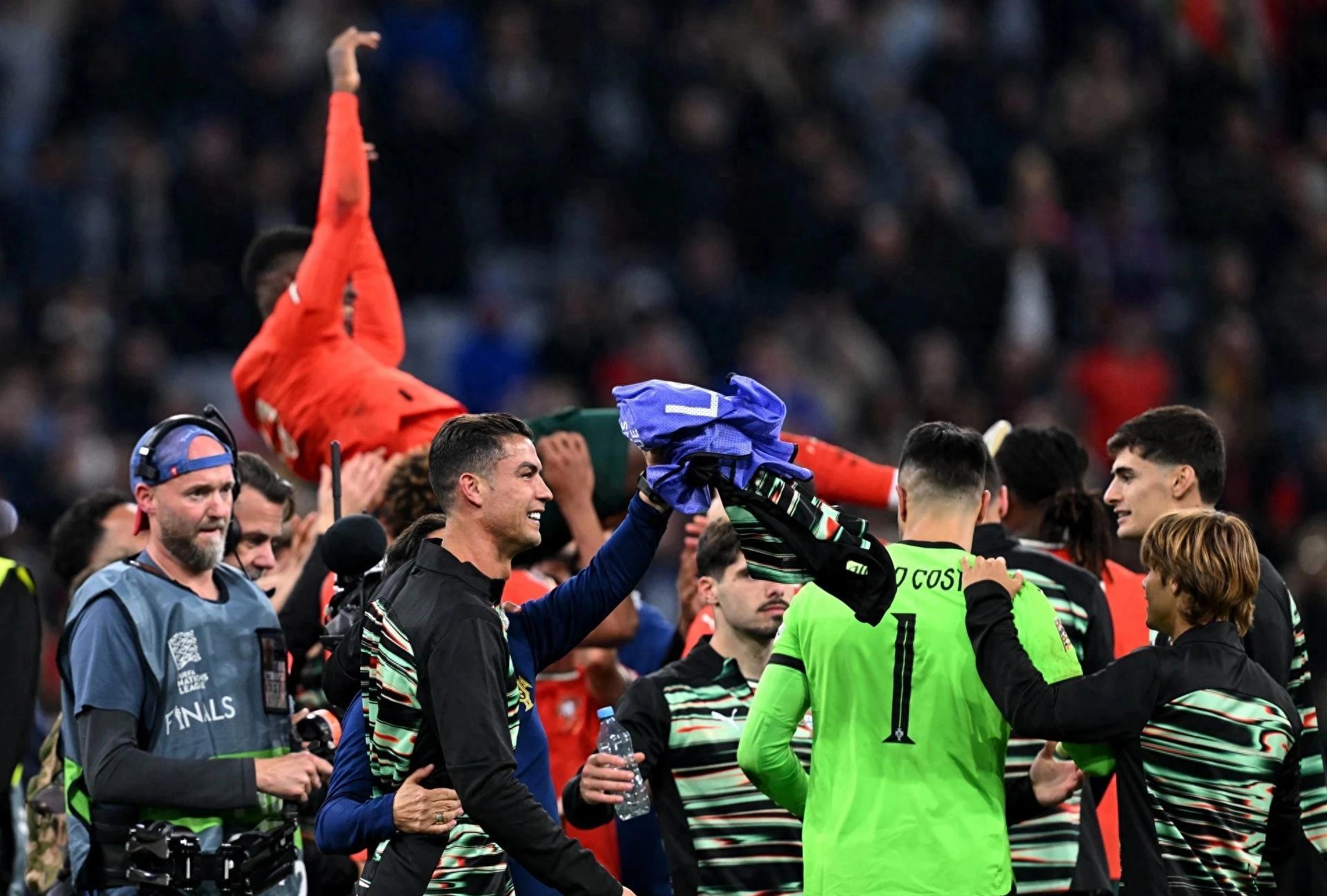 欧洲球队主场大胜，豪取十连胜的简单介绍