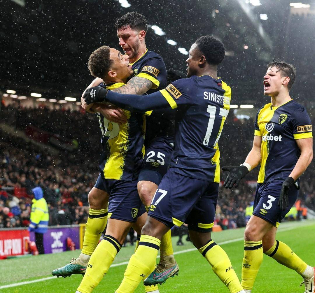 关于曼联客场战胜伯恩茅斯，取得连胜的信息