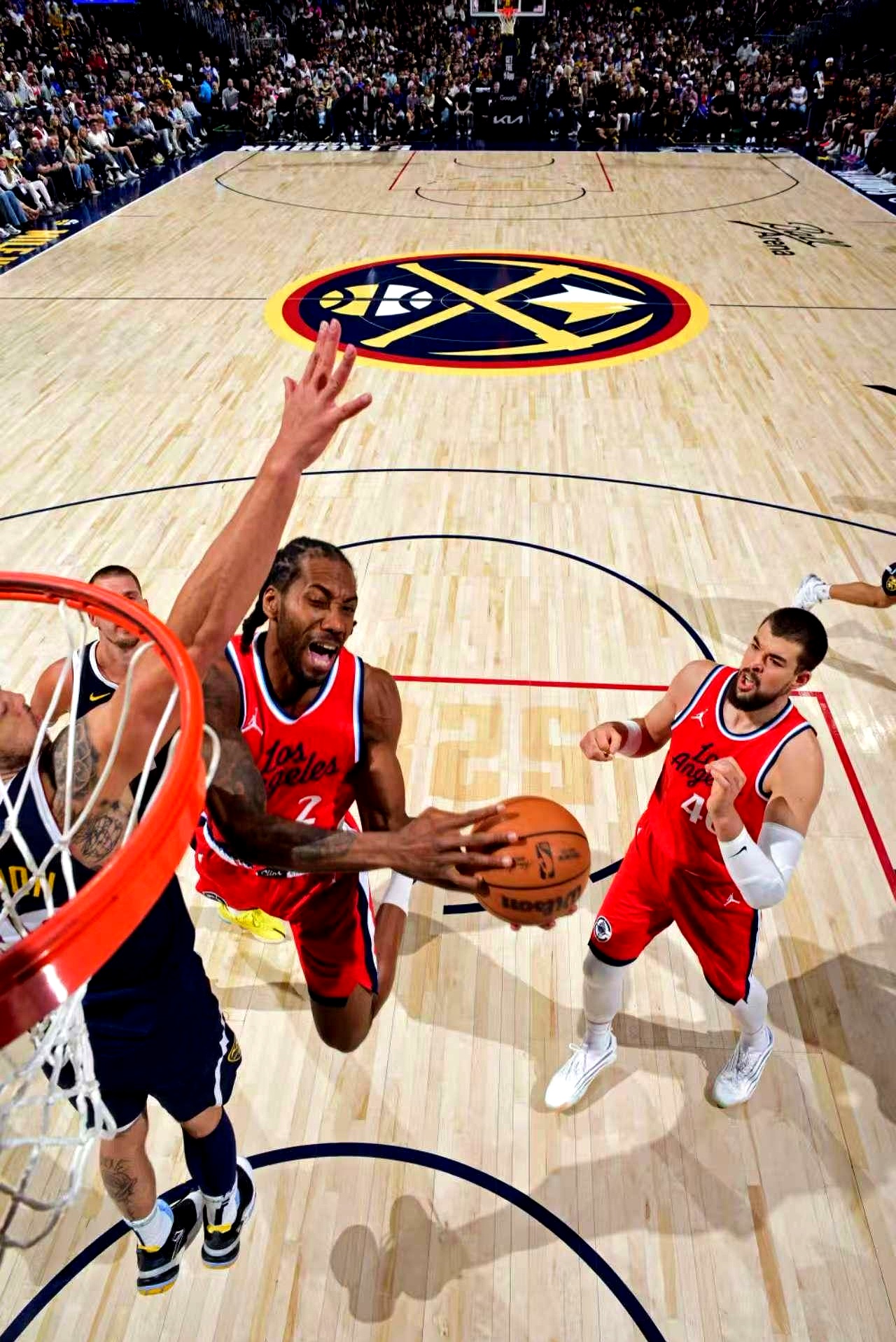 包含篮板大战打破记录，场上硬仗的词条