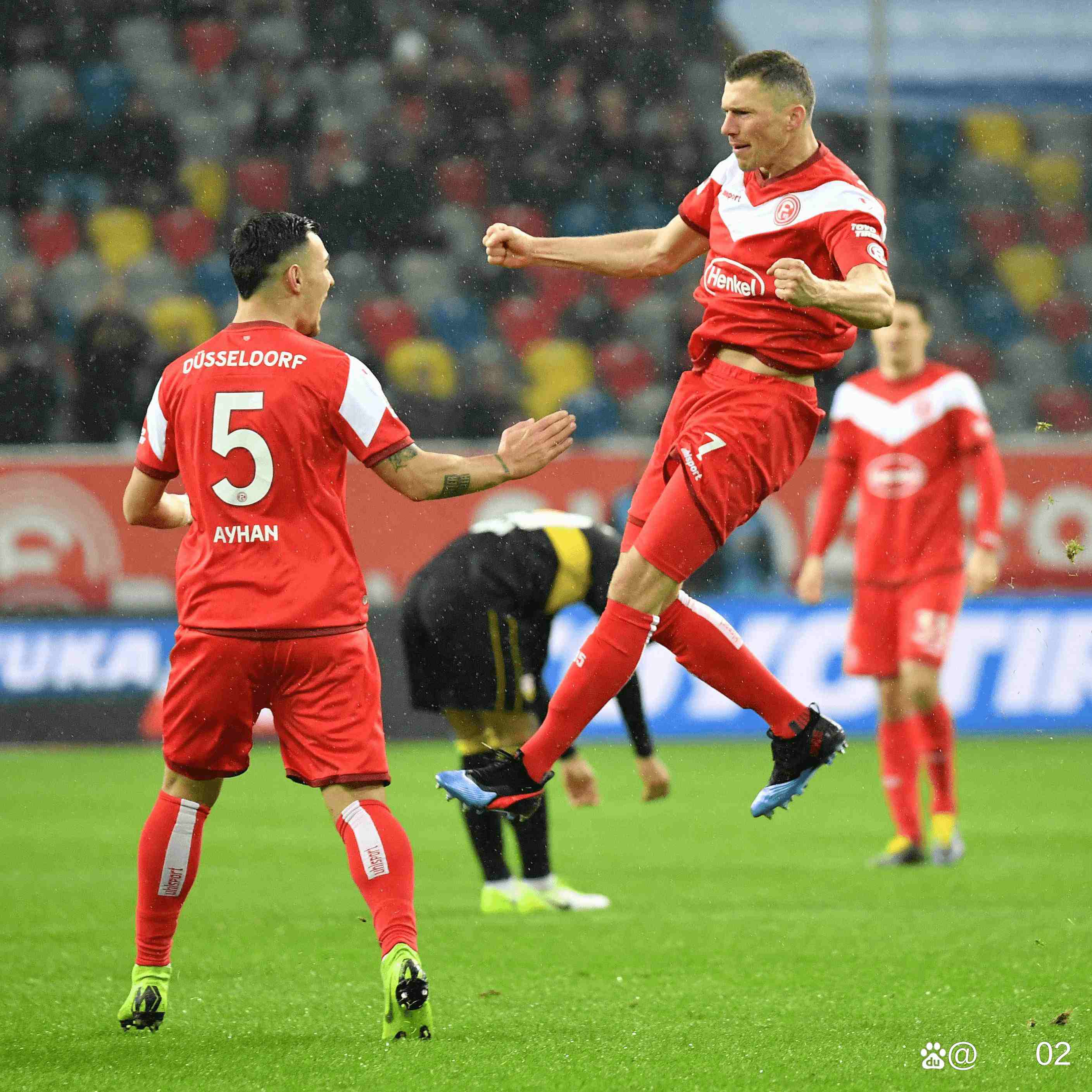 包含里昂球员防守坚定，难以被对手突破的词条