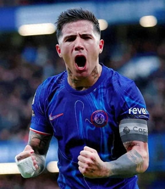 切尔西全队斗志昂扬,决胜关键时刻 切尔西全队斗志昂扬,决胜关键时刻