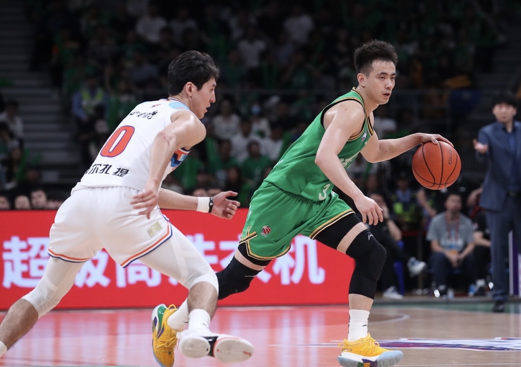 迪安松绝杀破门，帮助球队取得胜利