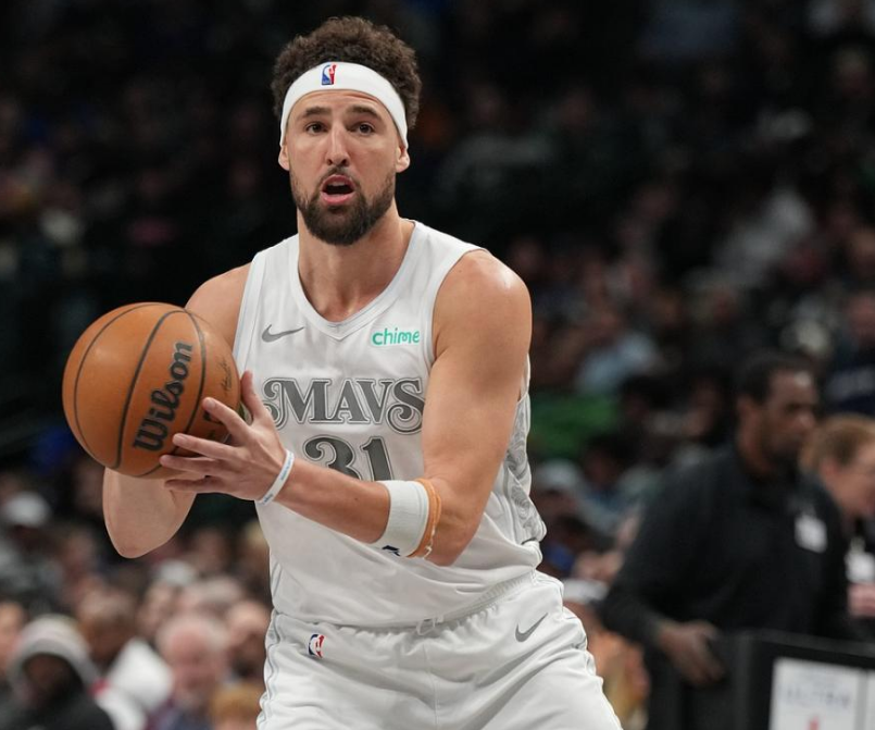 包含雄鹿队在NBA西部赛区登顶的词条