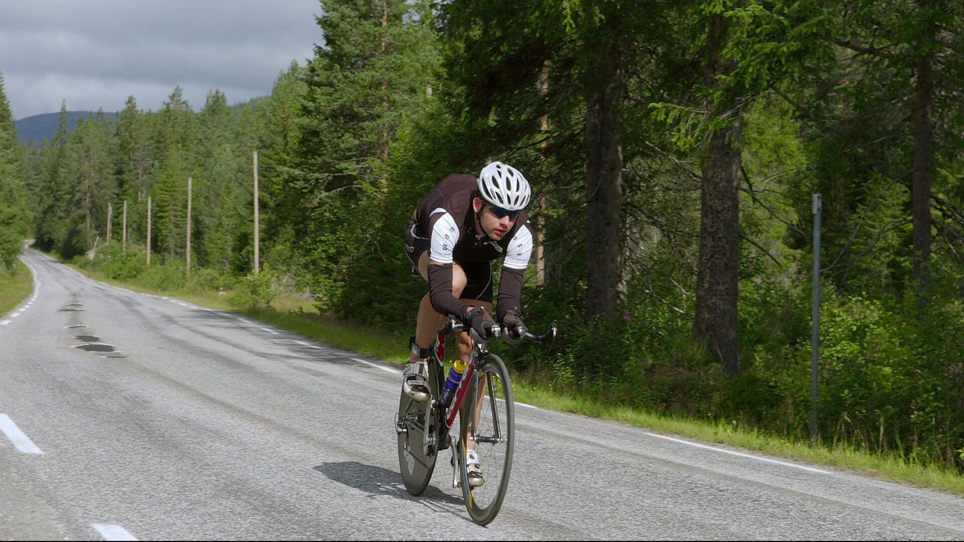 厄德高临危受命成胜负手,拜仁闪电战击溃巴萨