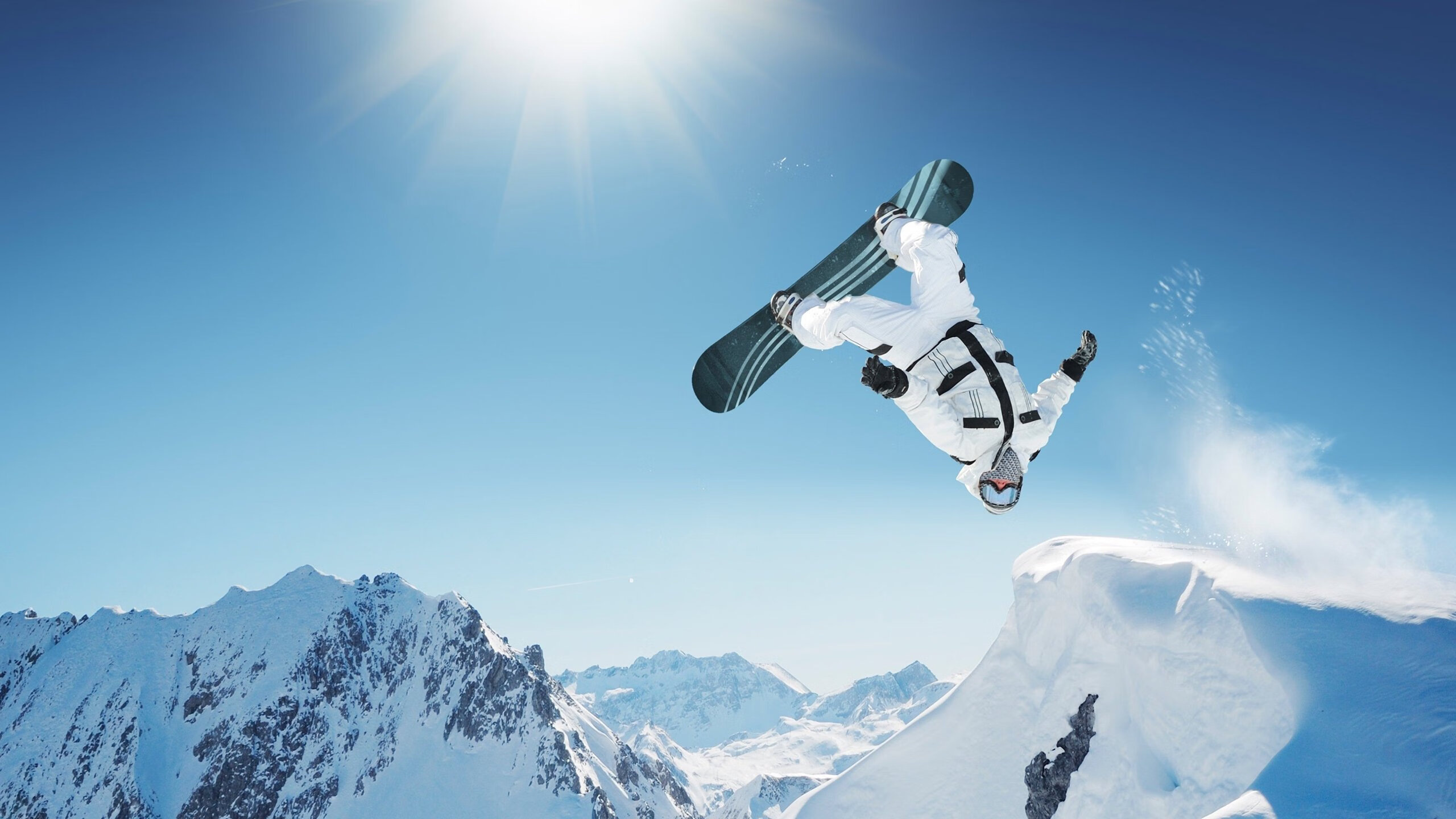 绿茵之外的鏖战，许昕的制胜分与法英对决的镜像人生